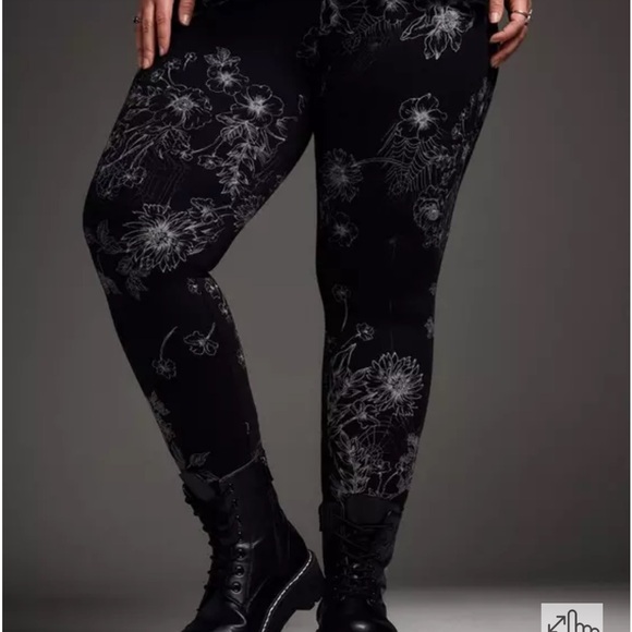 Torrid Nightfall Crop Legging - Picture 1 of 2